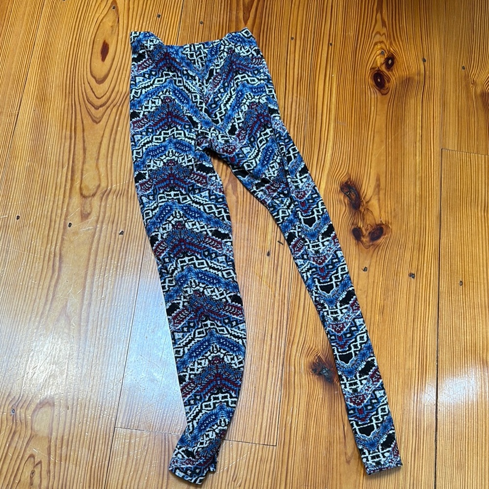 Hot Kiss Leggings one size fits all
92% polyester 8% spandex Elastic Waist